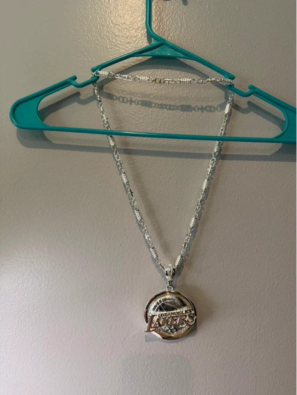 Los Angeles Lakers Spinning Medallion Necklace 28” Silver Tone Rhinestone